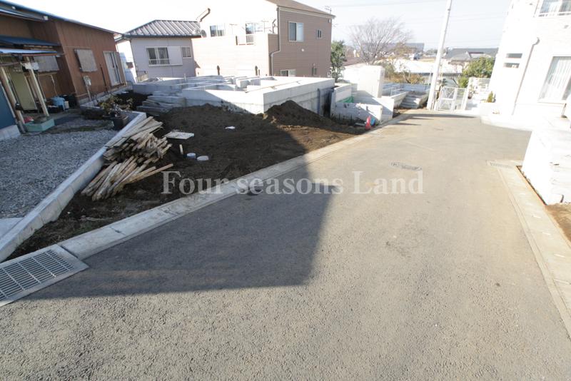 Local photos, including front road. Local (12 May 2013) Shooting 1 Building