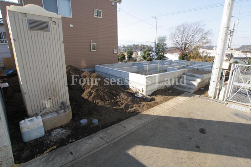 Local photos, including front road. Local (12 May 2013) Shooting Building 2