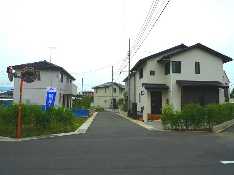 Local photos, including front road. Children not forget grew up a city that does not forget and raised in the house. Why do not you start with a common garden Daiyuzan comfortable creating an environment for the children and families ( ※ Photography date is July 2012. )