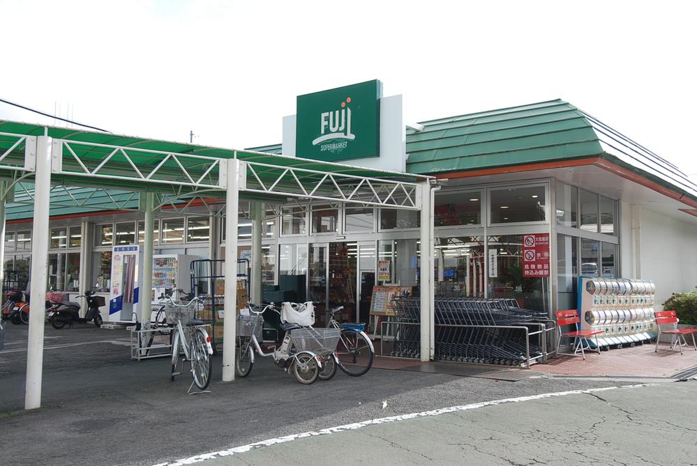 Supermarket. Fuji 580m to super