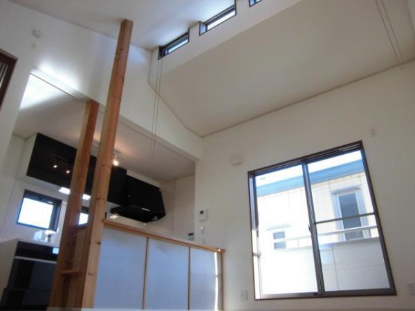 Same specifications photos (living). Ceiling atrium Full of sense of openness living