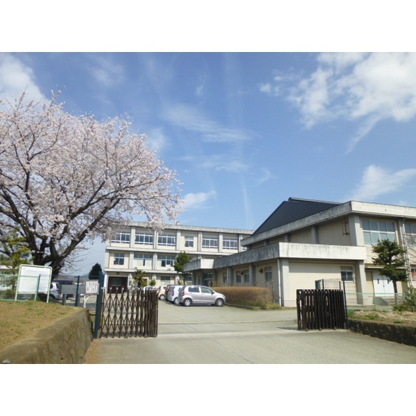 Primary school. Minamiashigara City Mukaida to elementary school (elementary school) 749m