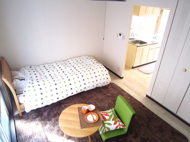 Living and room. Single bed is also wide to put