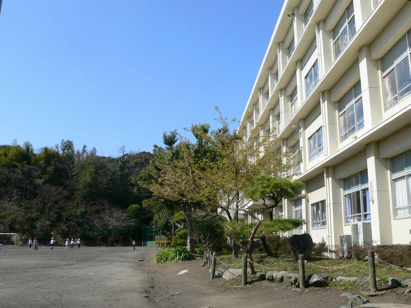 Primary school. 450m until Miura City Kamimiyada Elementary School