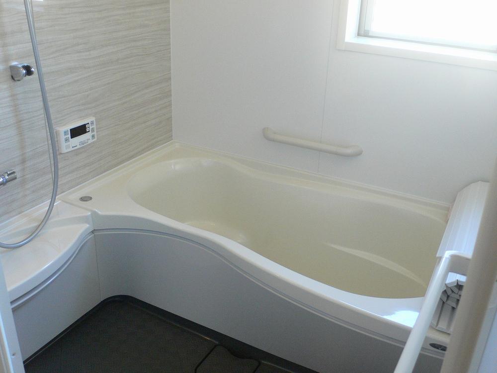 Bathroom. Heating with ventilation dryer are also provided as standard. Heat insulation type of bathtub.