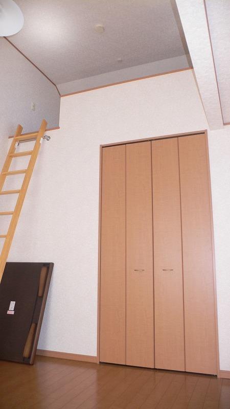 Non-living room. The Western-style rooms with loft. Housing wealth