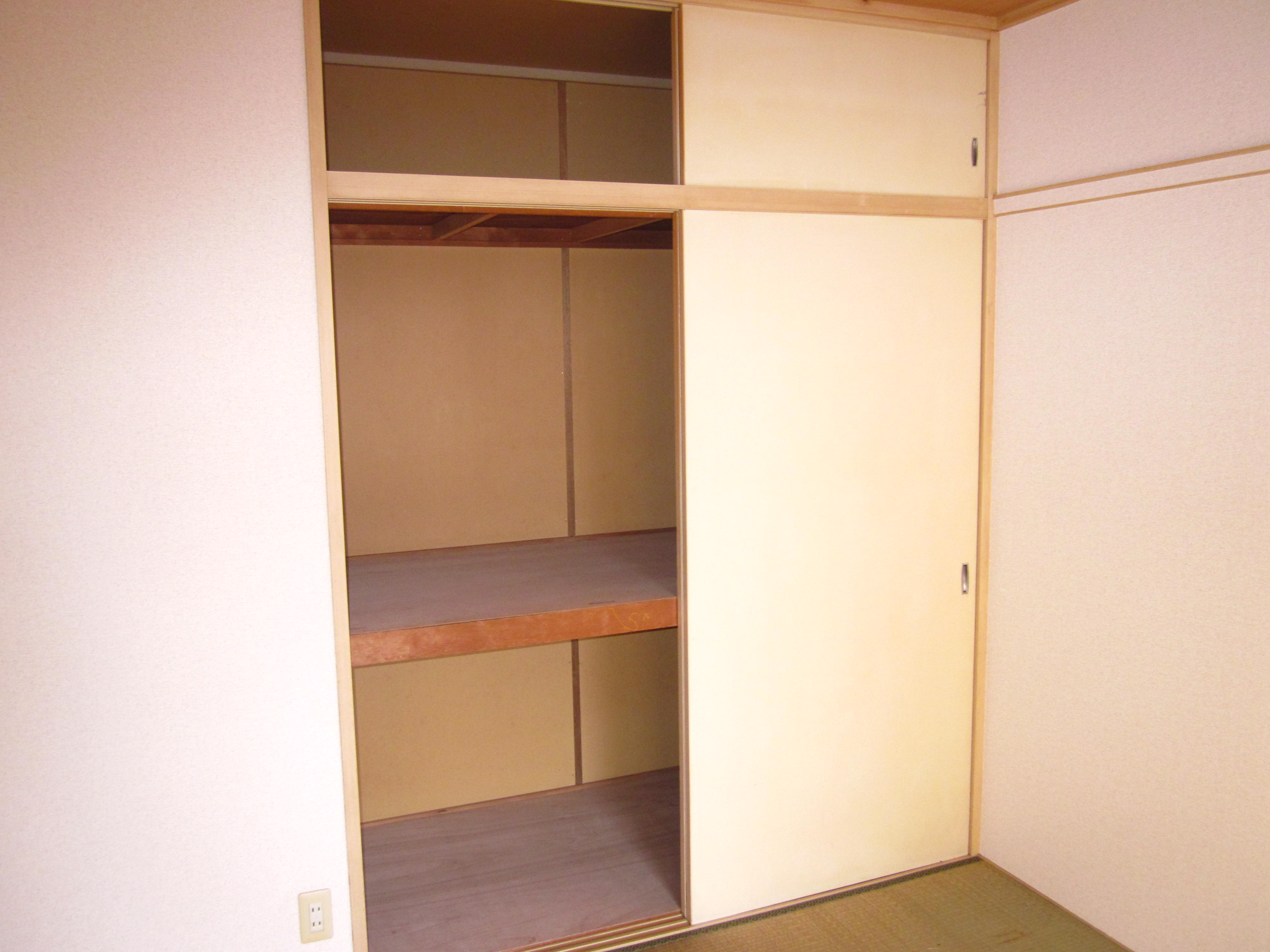 Receipt. Japanese-style room 6 tatami storage