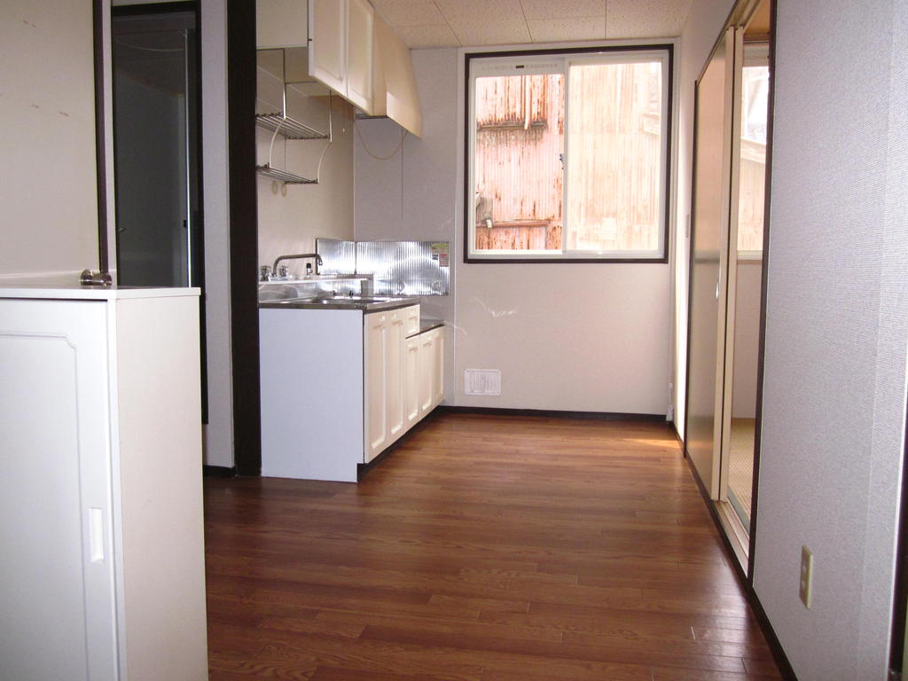 Kitchen. Parking is a single free 3DK!