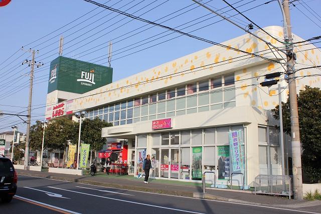 Supermarket. Fuji until Misaki shop 320m