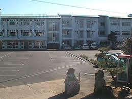 Junior high school. 1140m until Miura City Uehara Junior High School