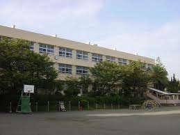 Primary school. 422m until Miura City name toward elementary school