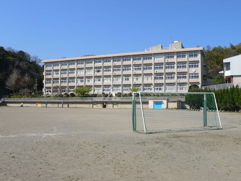 Primary school. 706m until Miura City Asahi elementary school (elementary school)