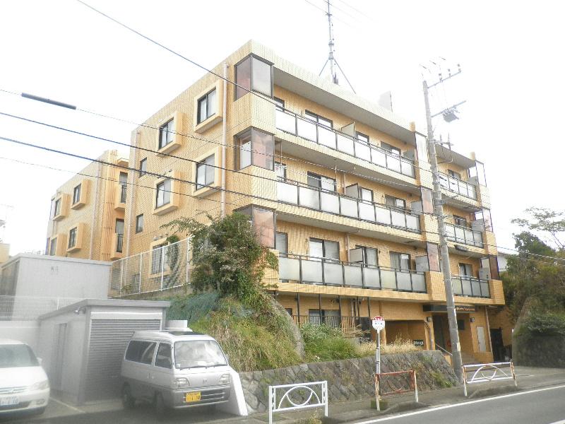 Local appearance photo. Second floor of the four-story