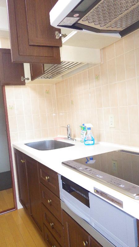 Kitchen. 3-neck IH stove in the kitchen