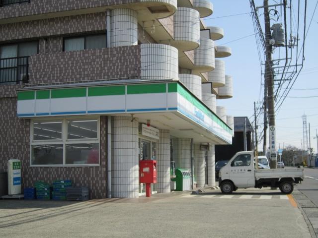 Convenience store. 978m to FamilyMart Misakiguchi shop