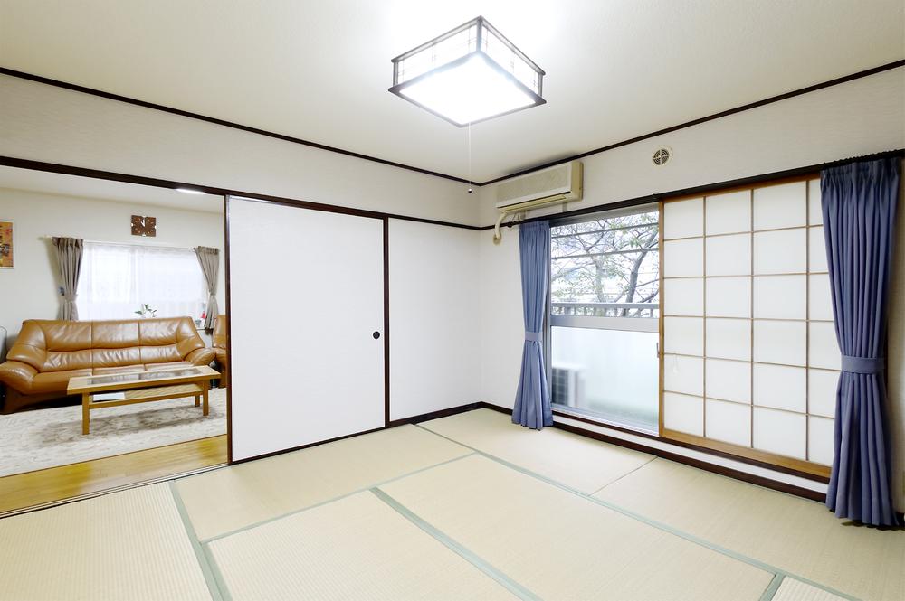 Non-living room. ◇ Japanese-style room (8 quires)