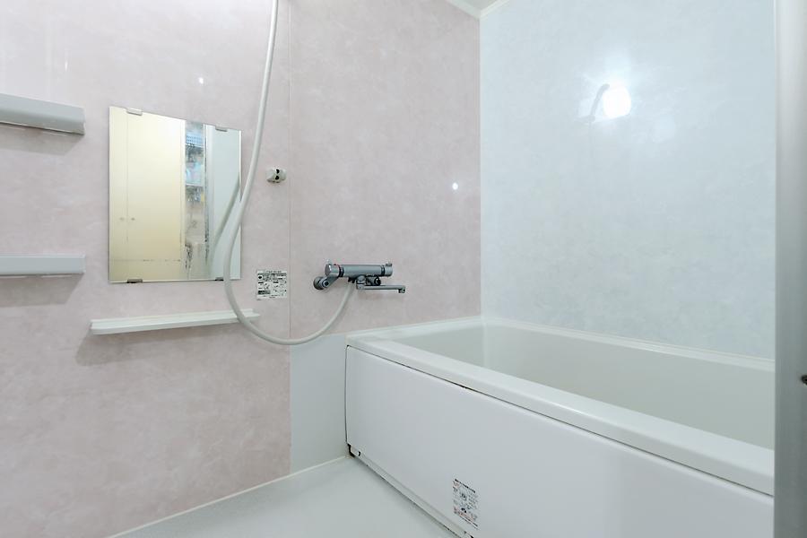 Bathroom. ◇ bathroom unit bus (12 × 16) already replaced (December 2009)