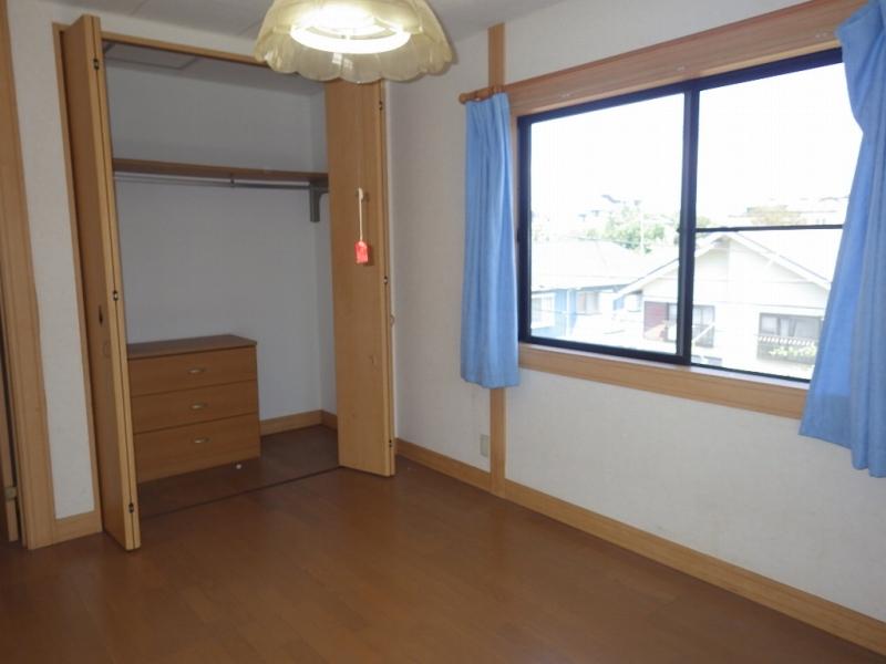 Non-living room. Per day is a good two-plane daylight.