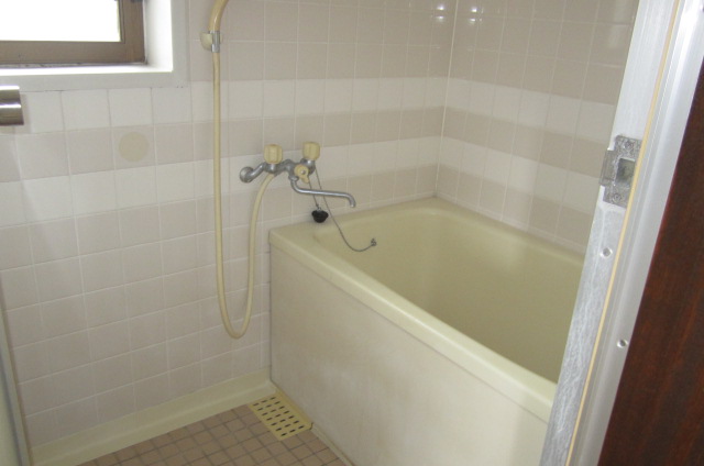 Bath. Stylish tiled