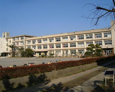 Primary school. 1200m until Miura City choseong Elementary School