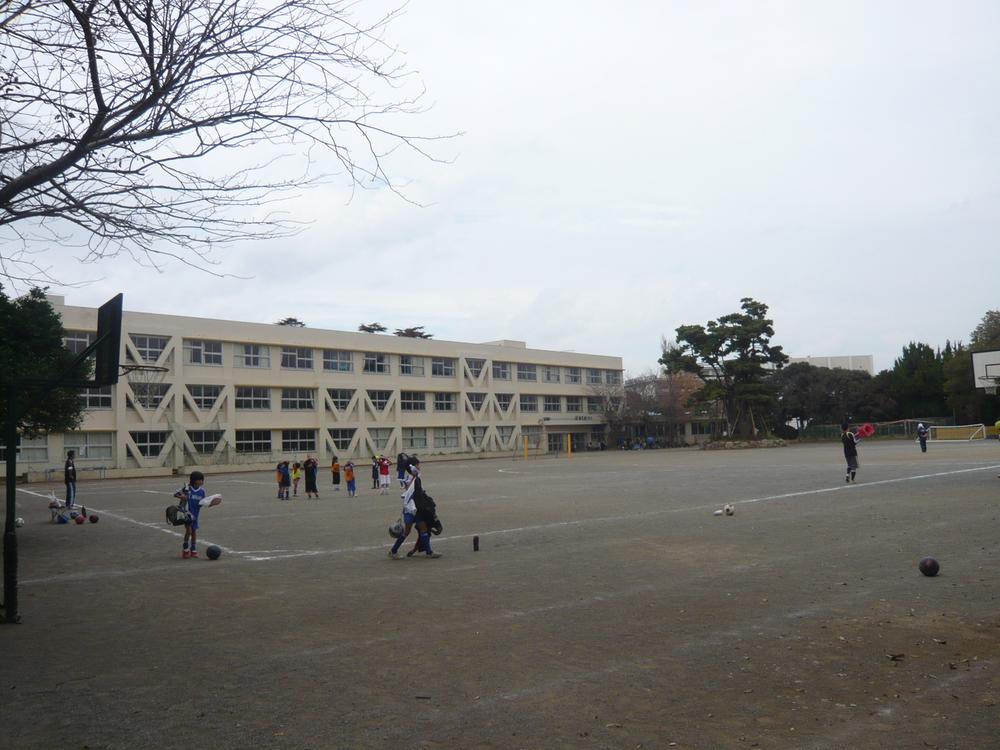 Primary school. Misaki close to 2720m sea up to elementary school, Environment is good. 
