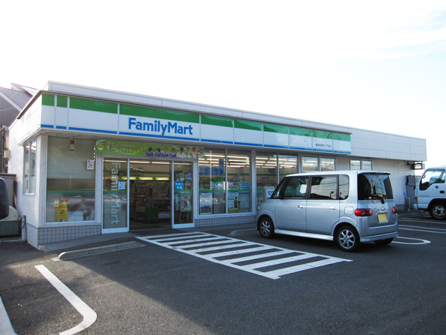 Convenience store. FamilyMart Yokosuka Nagai chome store up (convenience store) 593m