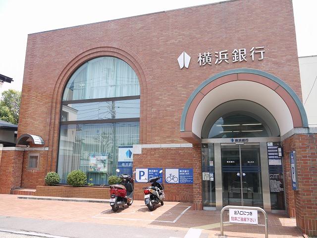 Bank. Bank of Yokohama Hayama to the branch 405m