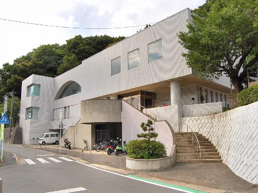 library. Hayama-machi 1500m until the Public Library