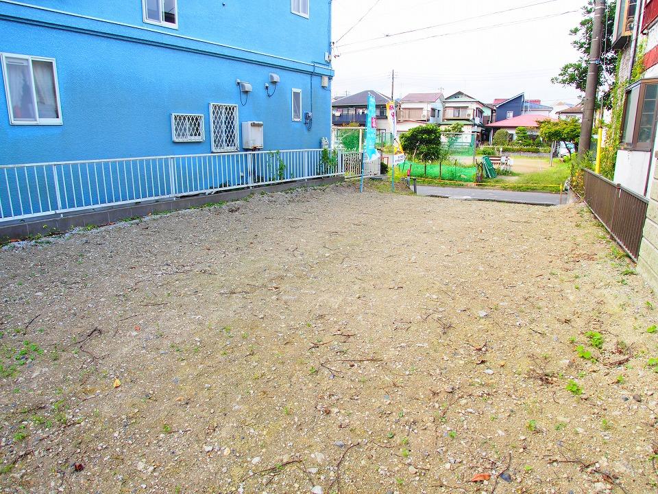Local land photo. Site area 39 square meters! Across the road there is a feeling of opening because it is in the square. 