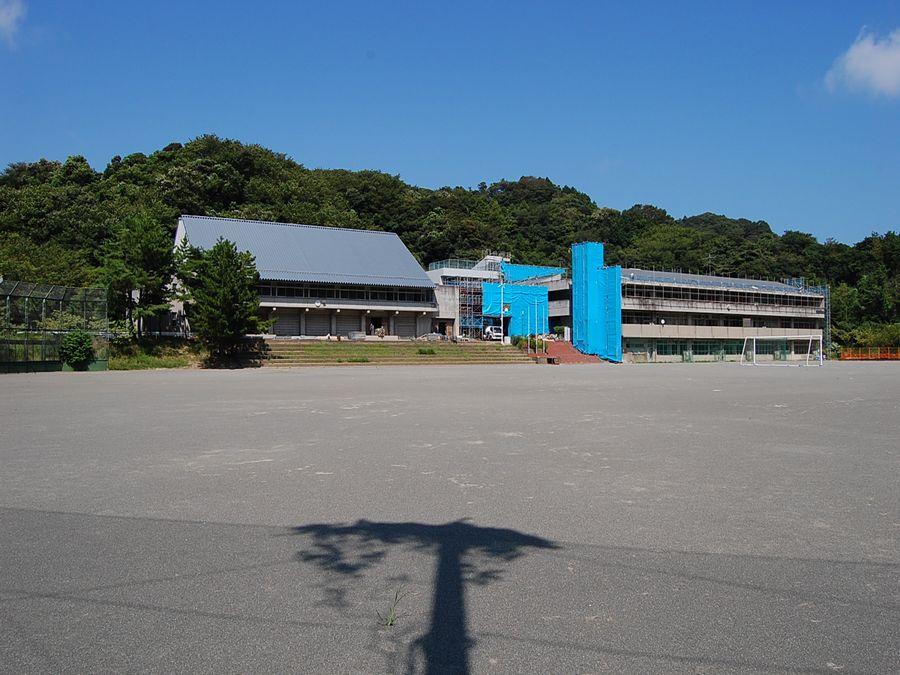 Junior high school. Hayama-machi stand Nango until junior high school 2400m