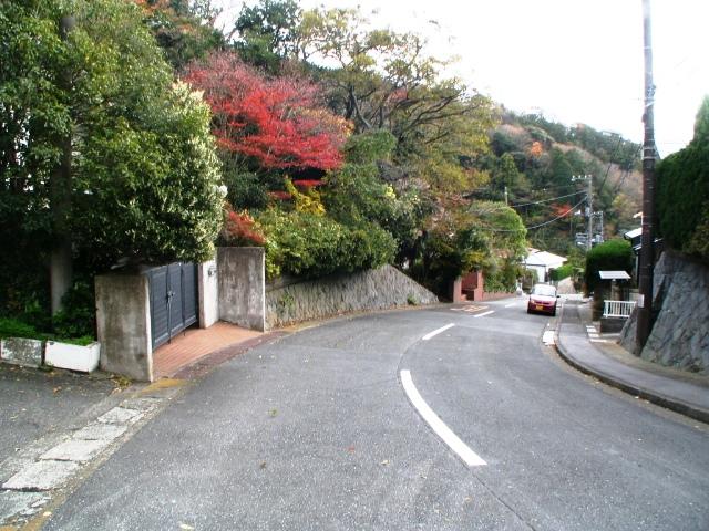 Streets around. 80m to a quiet residential area