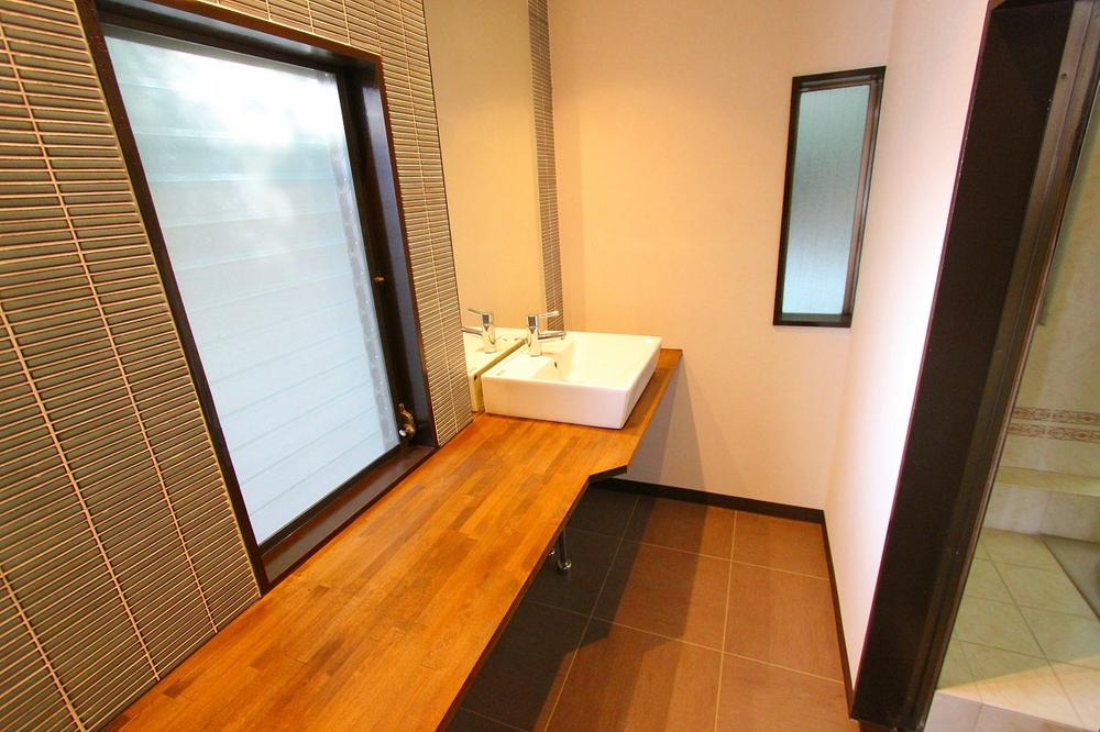Wash basin, toilet. Indoor (11 May 2013) Shooting