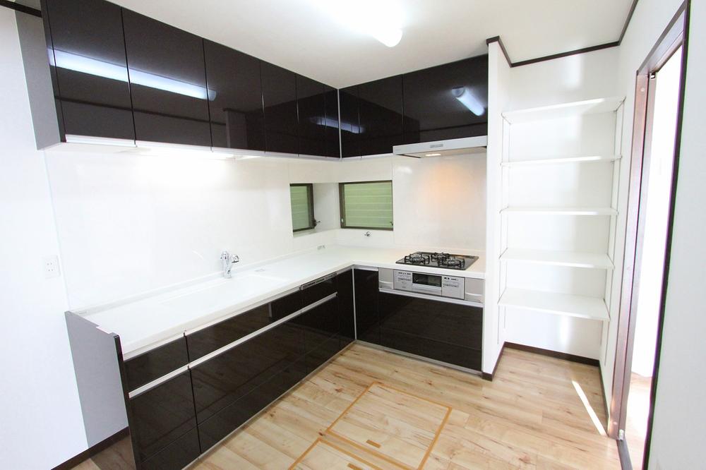 Kitchen. Indoor (11 May 2013) Shooting