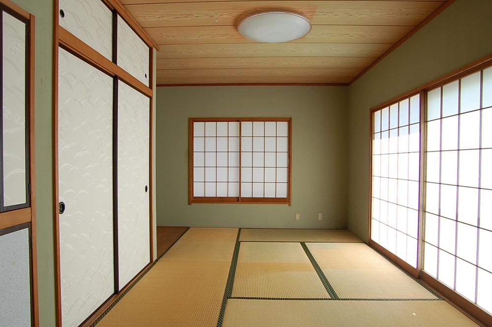 Local appearance photo. Japanese style room