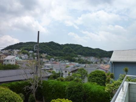 View photos from the dwelling unit. Look at the nature of Hayama. 