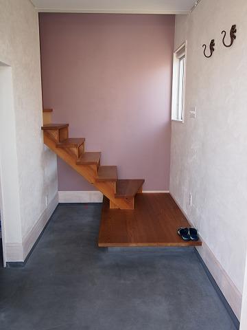 Entrance. Local (May 2013) captured the first floor Child household entrance Old Rose of the wall is the point.