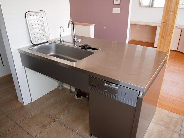 Kitchen. Room (May 2013) Shooting 3rd floor Child household kitchen And dishwasher Miele Beautiful gooseneck faucet!