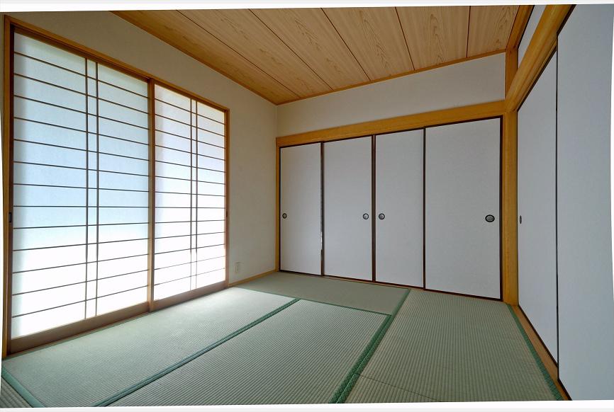 Other room space. Large Japanese-style storage