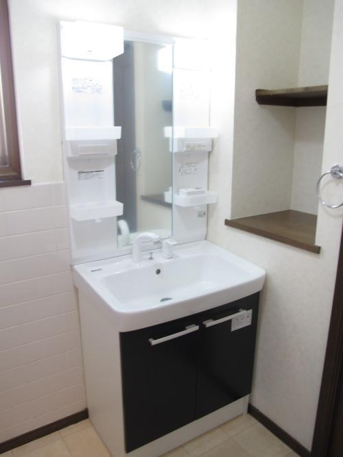 Wash basin, toilet. Indoor (12 May 2013) Shooting