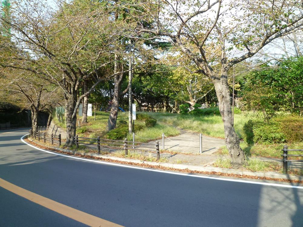 park. Sakurayama is 480m lush park to Central Park. 