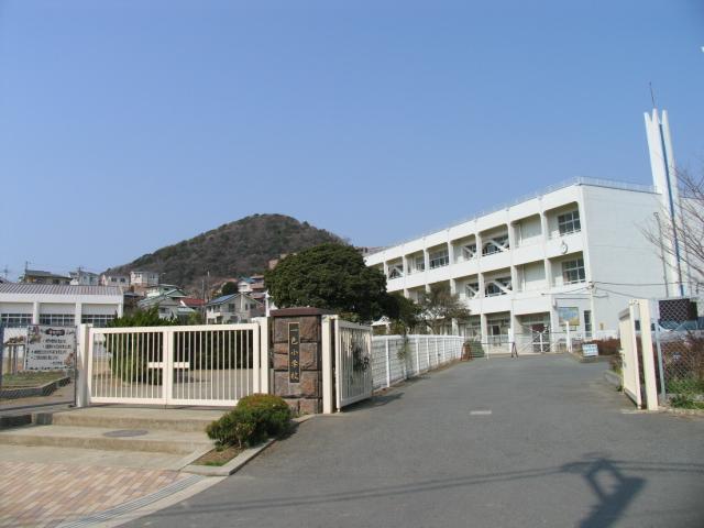 Primary school. 1300m up to one color elementary school