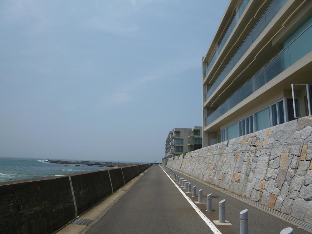 Other local. It is the sea front of the apartment of the eye!