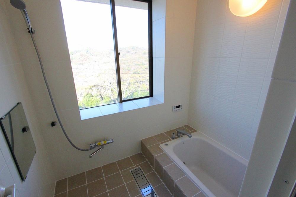 Bathroom. Indoor (11 May 2013) Shooting Beautiful tiled. It is the ocean view! 