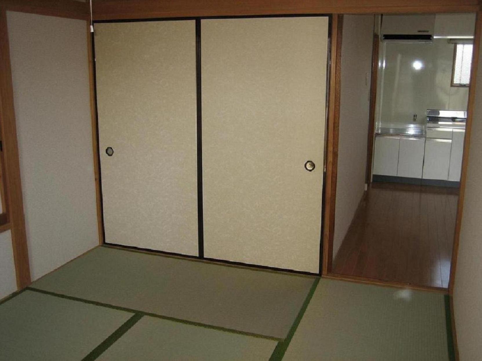 Living and room. DK from the Japanese-style room