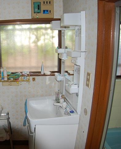 Wash basin, toilet. Indoor (11 May 2012) shooting