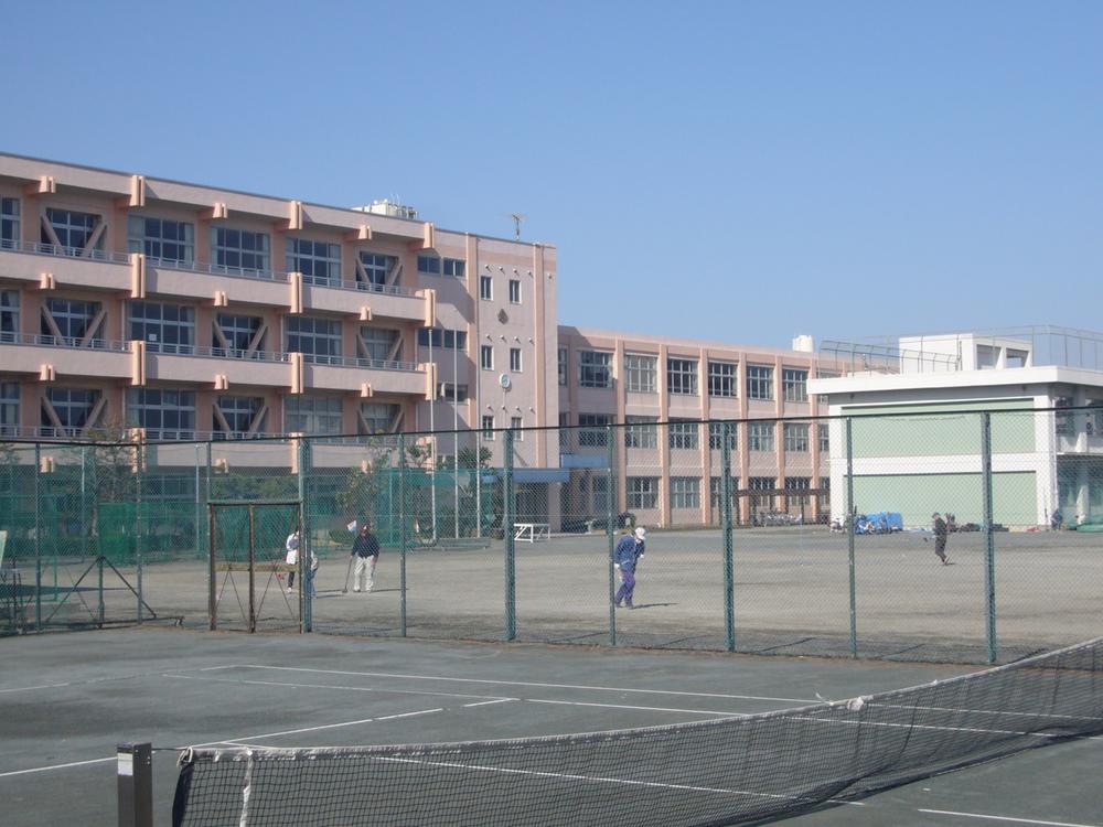 Junior high school. Ninomiya-cho, a 3-minute walk up to 228m Ninomiya junior high school to stand Ninomiya junior high school