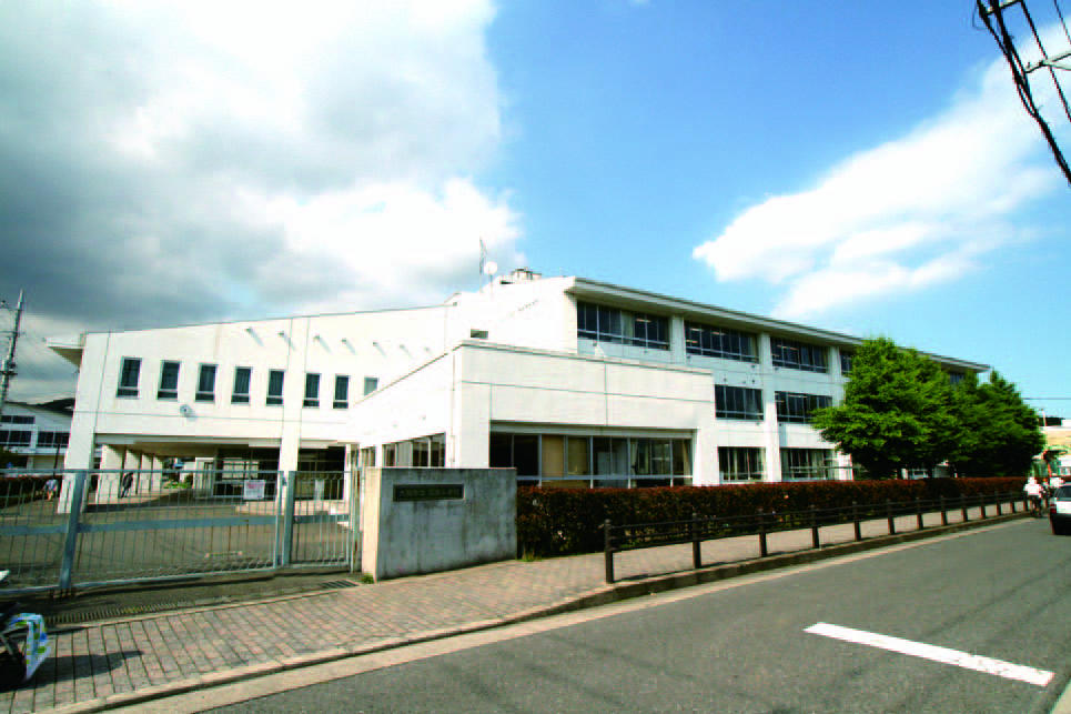 Primary school. Oiso Municipal Kokufu to elementary school 650m