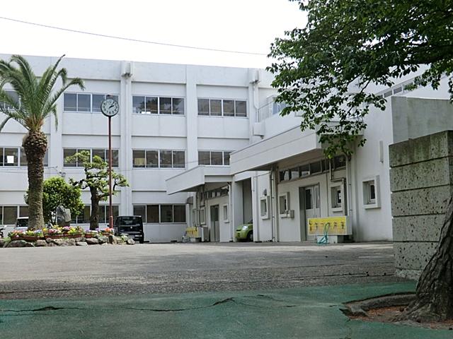 Junior high school. Oiso Municipal Oiso until junior high school 1404m