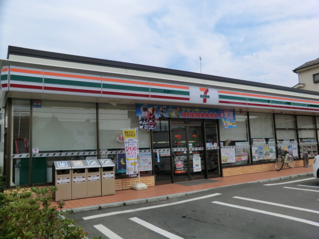 Convenience store. Seven-Eleven (convenience store) up to 100m