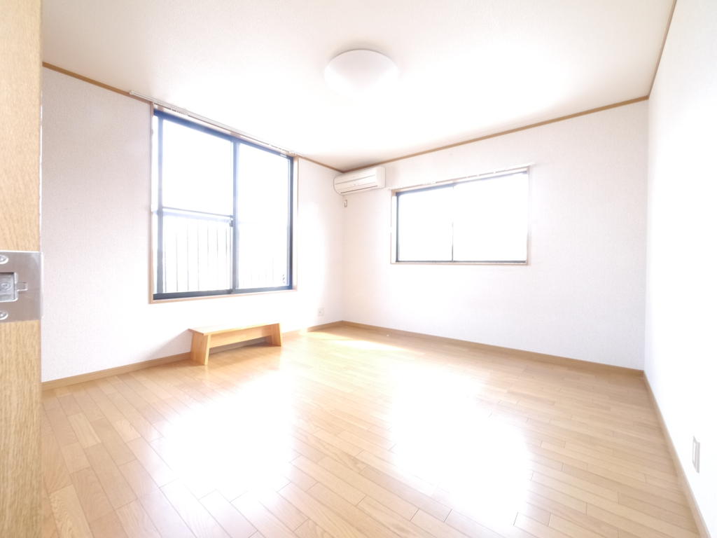 Living and room. Bright Western-style room with a large window